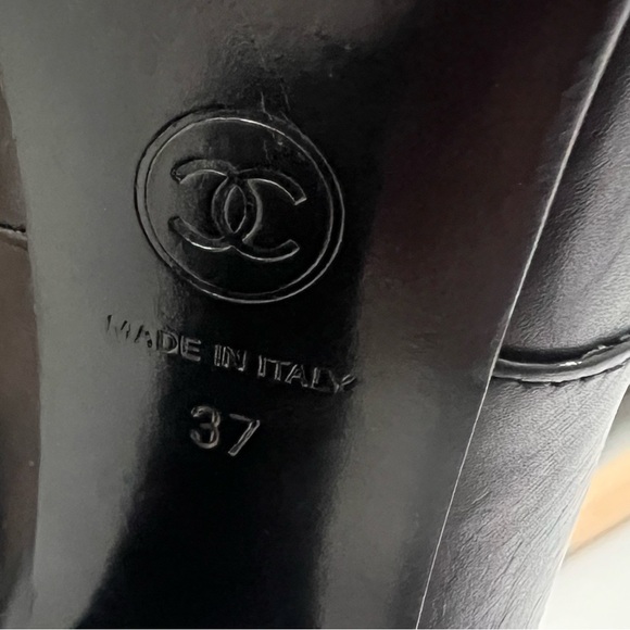 CHANEL | Black Leather Knee High Heel Boots CC Logo Turnlock EU 37 - Picture 13 of 15